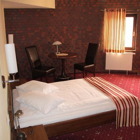 Amadeus Hotel Zielona Gora Екстериор снимка