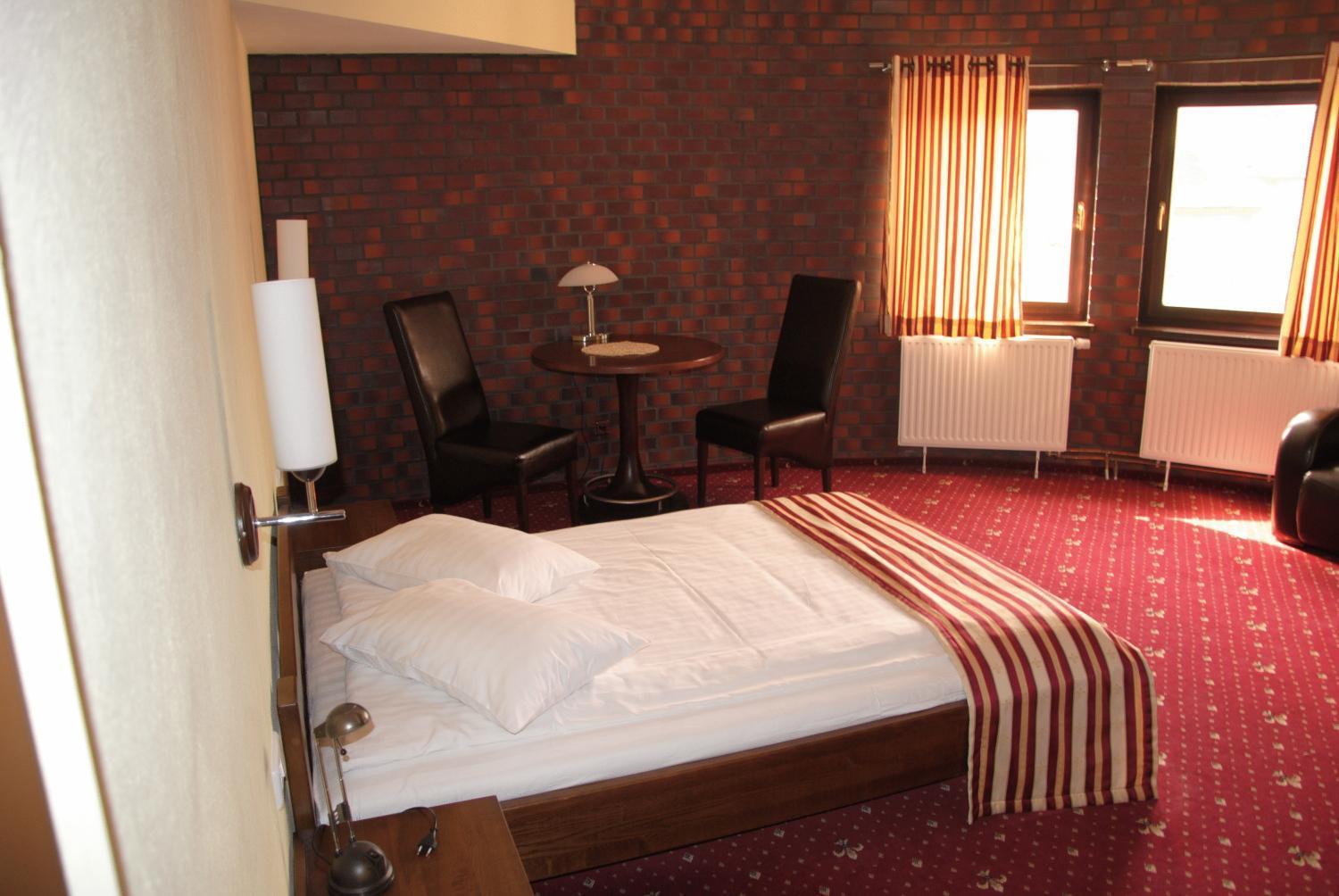 Amadeus Hotel Zielona Gora Екстериор снимка